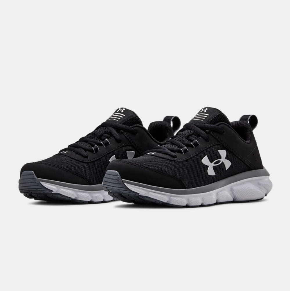 Under Armour Boys Assert 8 running shoes size 4
